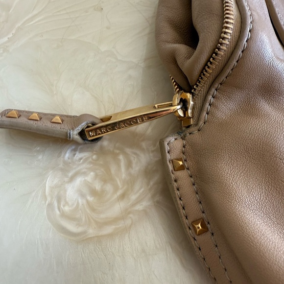 Marc Jacobs Adjustable Nude Leather Backpack With Lock Design - Picture 10 of 13